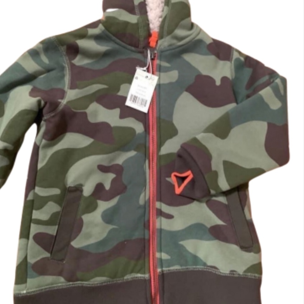 🌟 NEW 🌟 Mini Boden Shaggy Lined Camo Print Hoodie